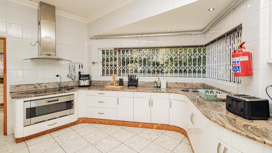 7 Bedroom Property for Sale in Plattekloof Western Cape